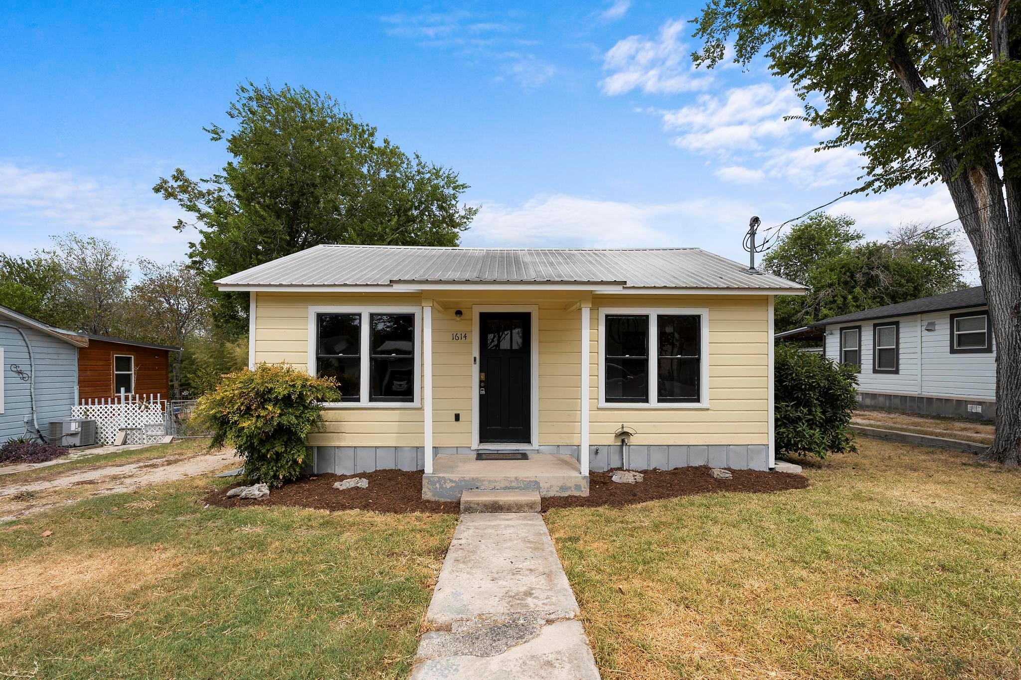 1614 N Lynn ST, Taylor, TX 76574