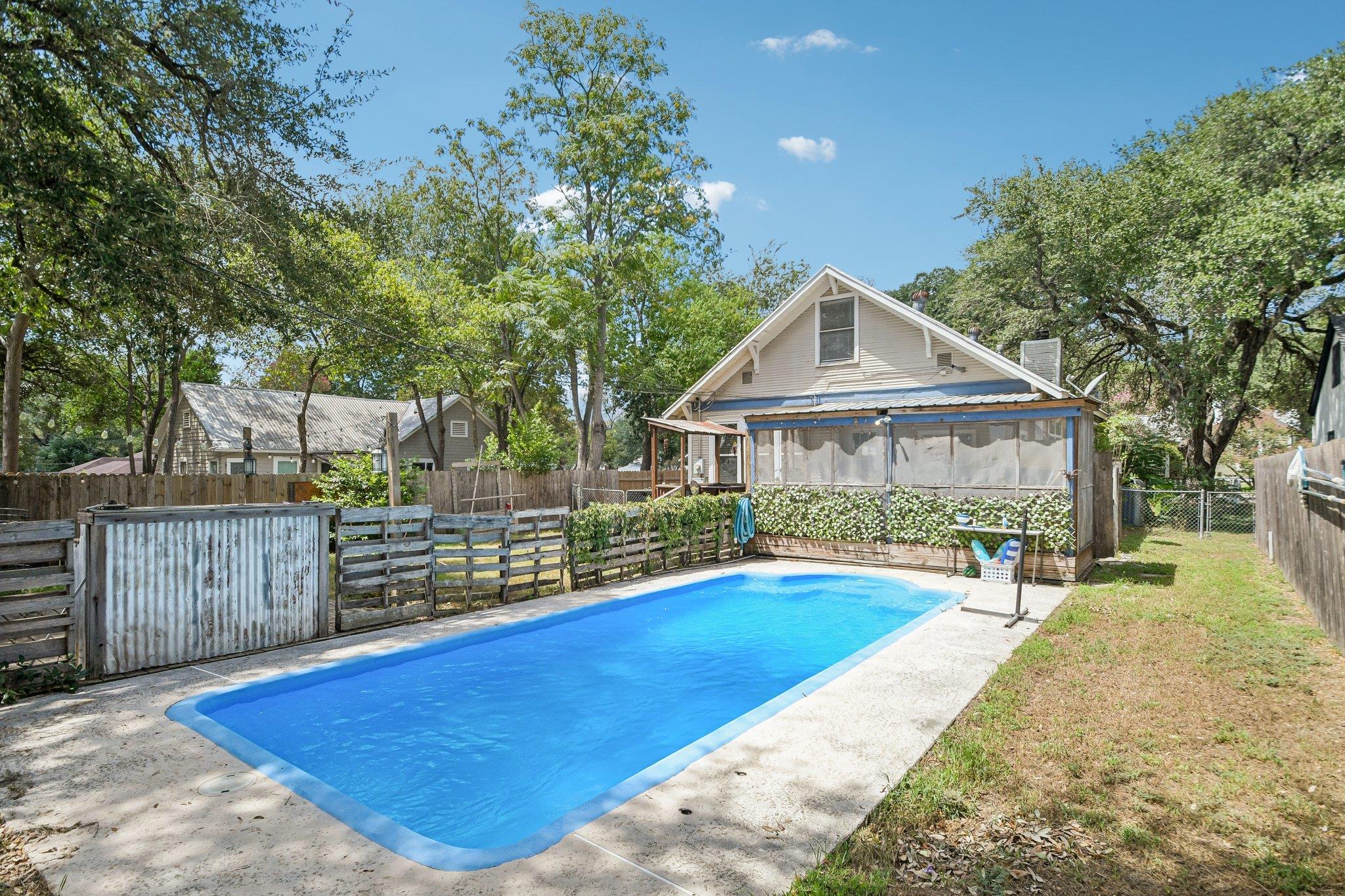 802 Hudgins ST, Smithville, TX 78957