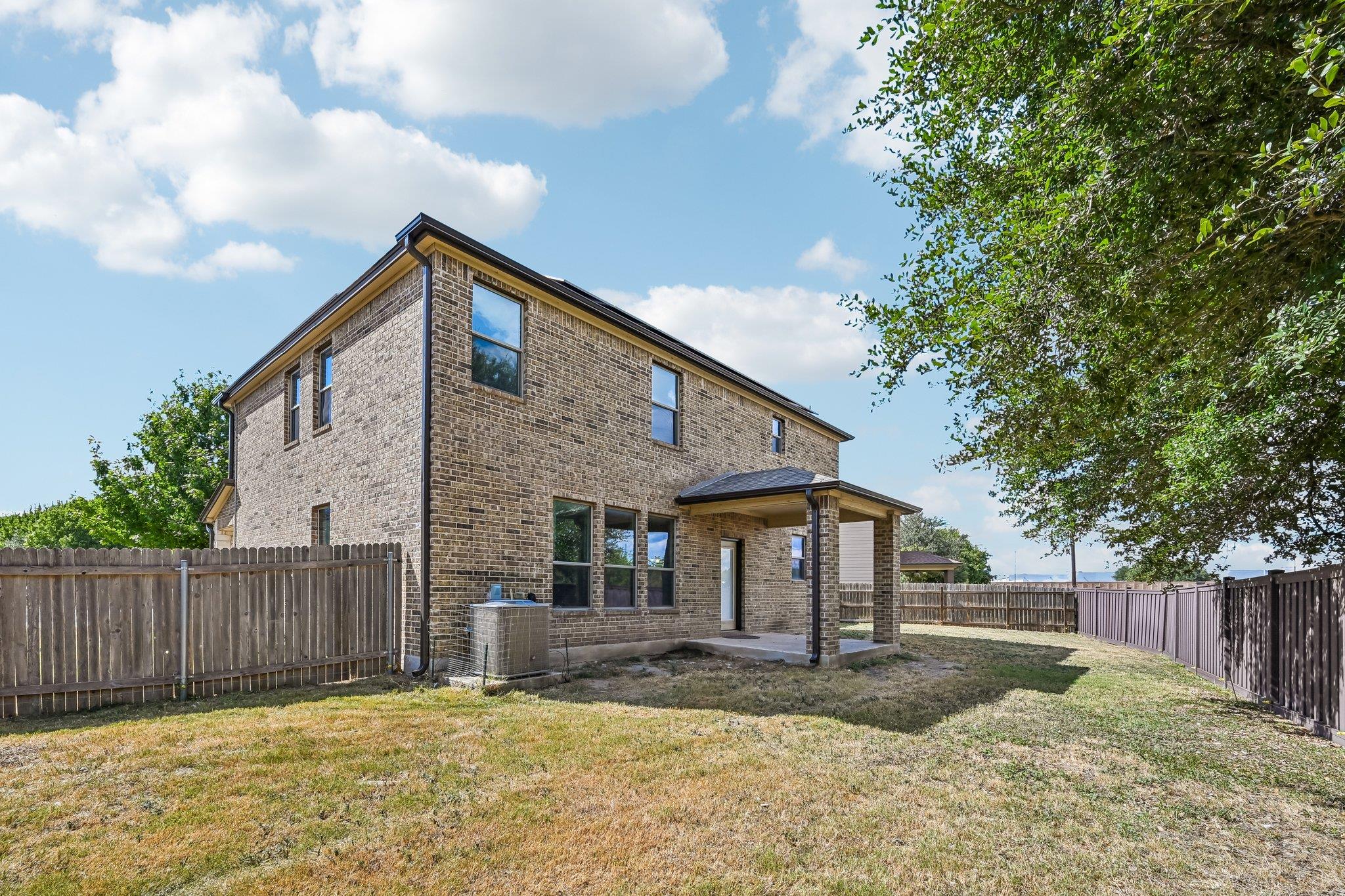4002 Kings Canyon DR, Taylor, TX 76574