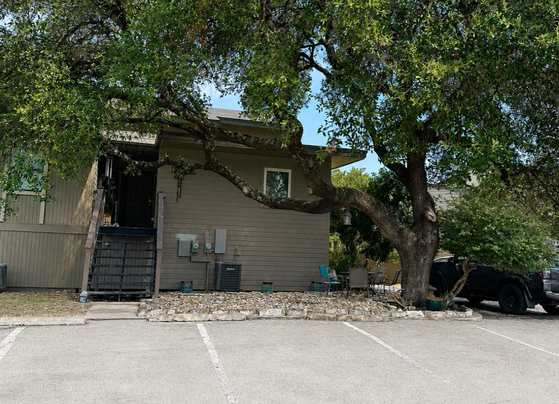 515 Demarett DR #17, Point Venture, TX 78645