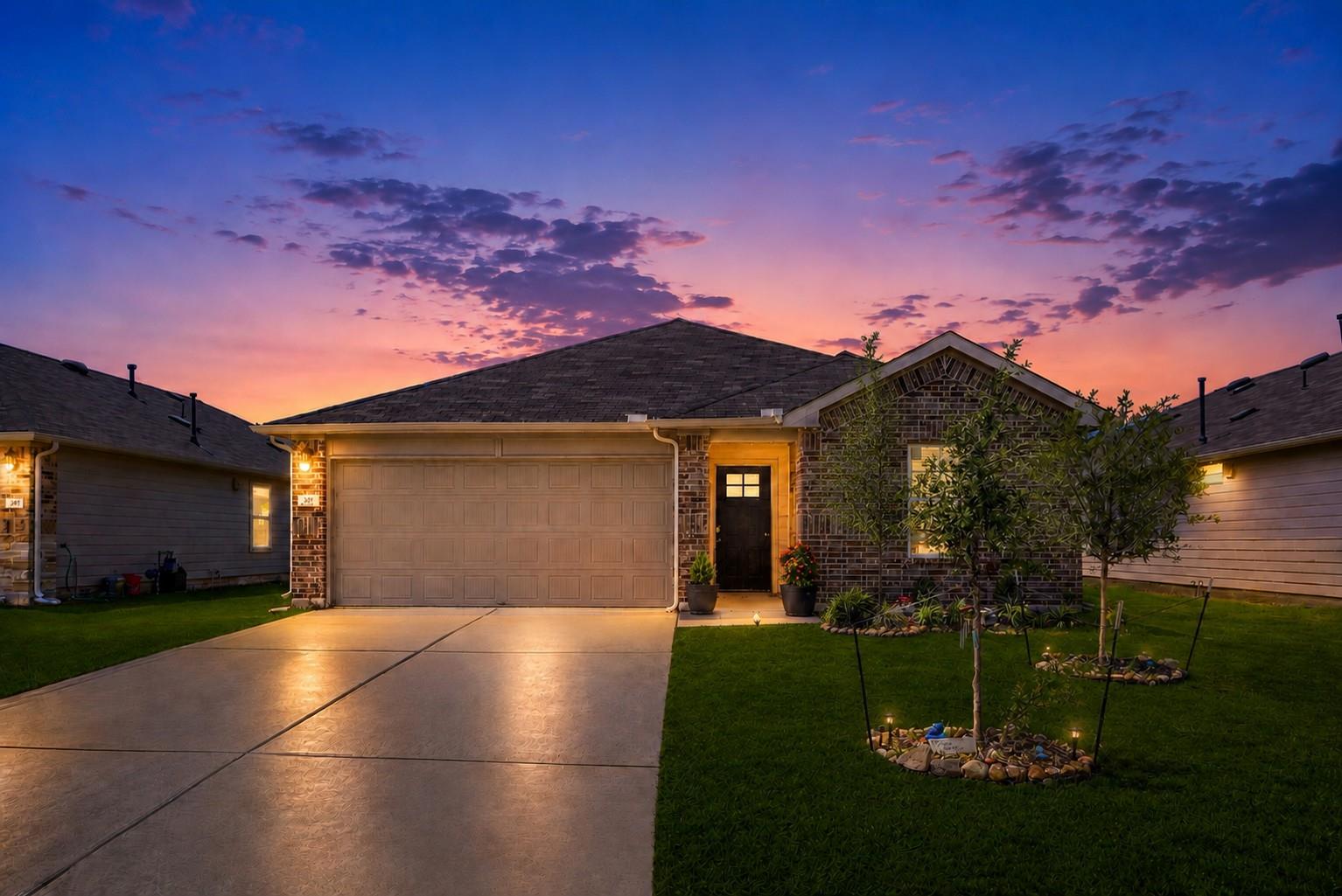 307 Abbey LN, Lockhart, TX 78644