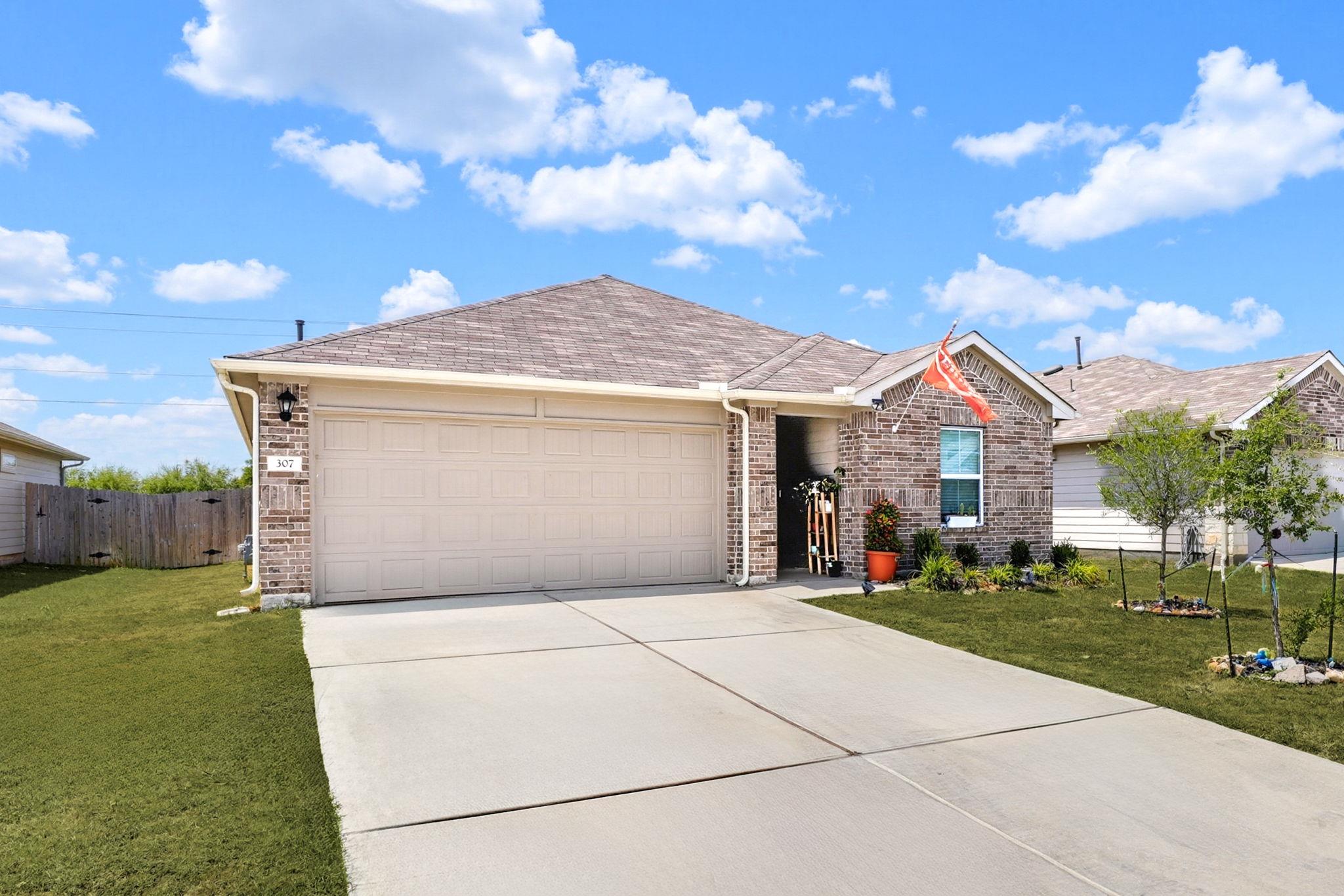 307 Abbey LN, Lockhart, TX 78644
