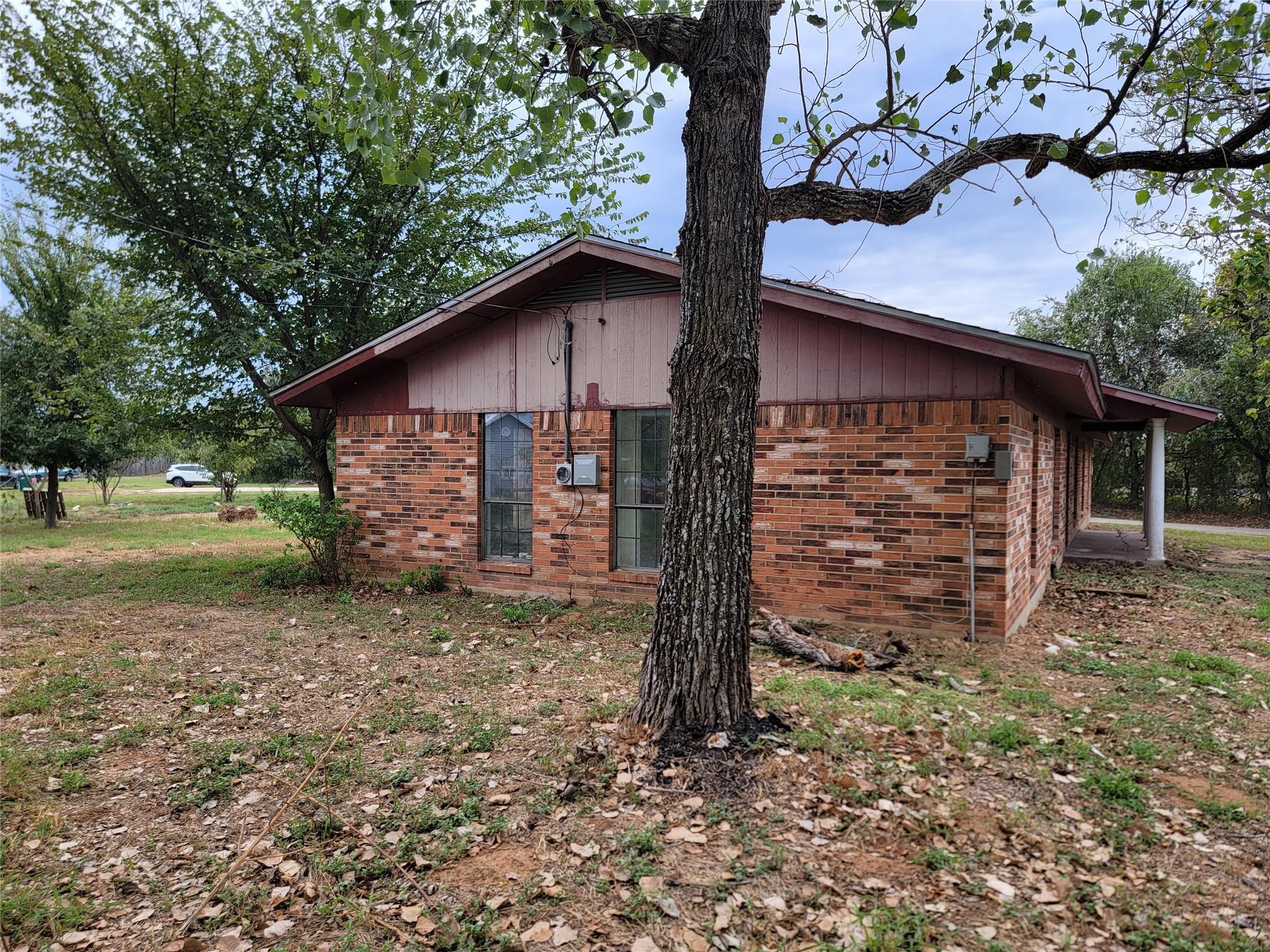 803 E 2nd ST, Elgin, TX 78621