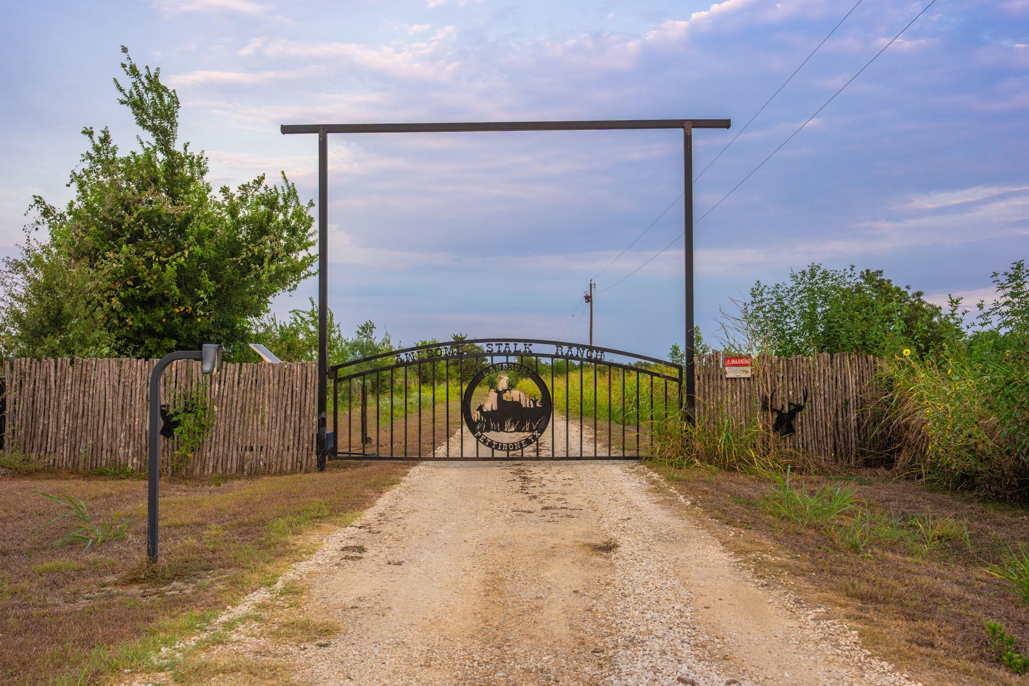 777 County Road 206, Cameron, TX 76520