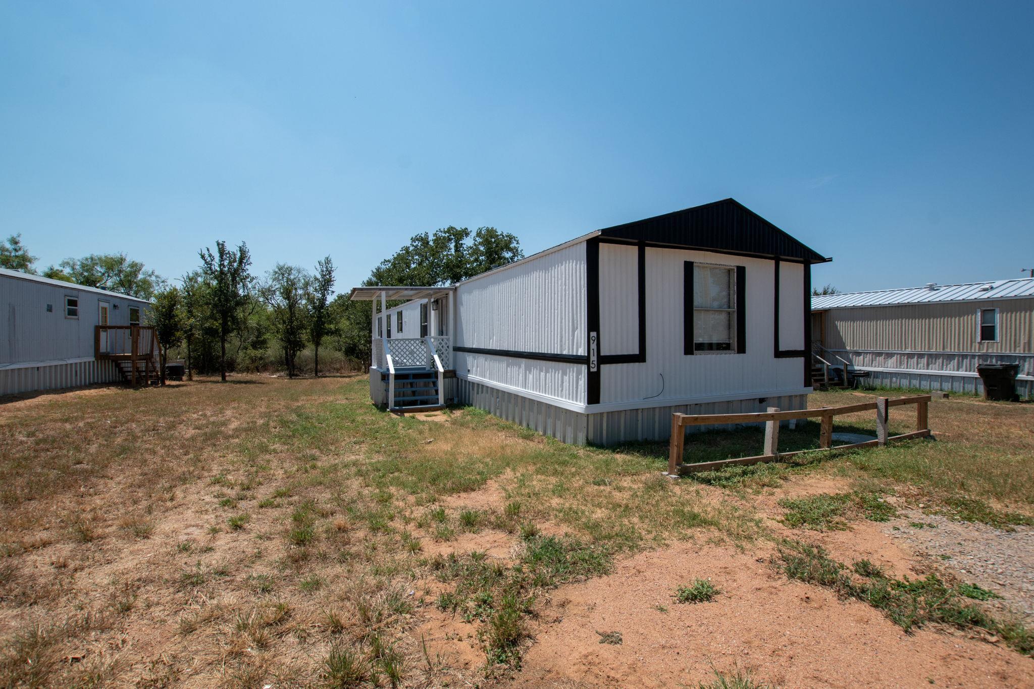 915 Austin ST, Kingsland, TX 78639
