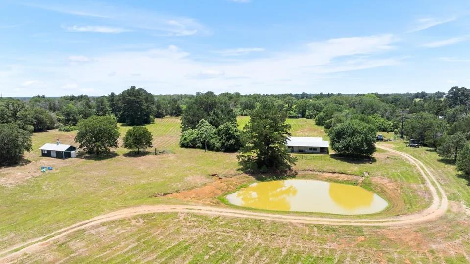 146 Split Oak RD, Smithville, TX 78957