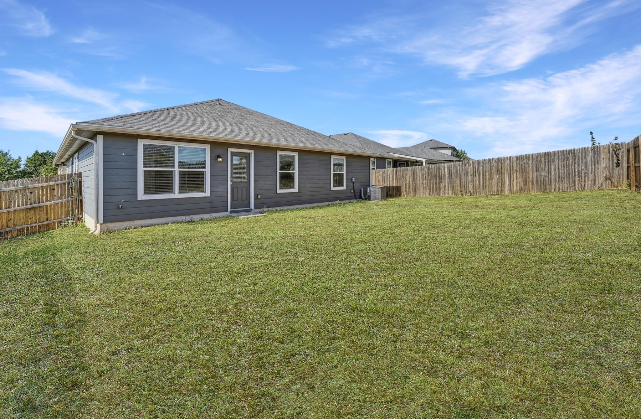 132 Denton DR, Hutto, TX 78634