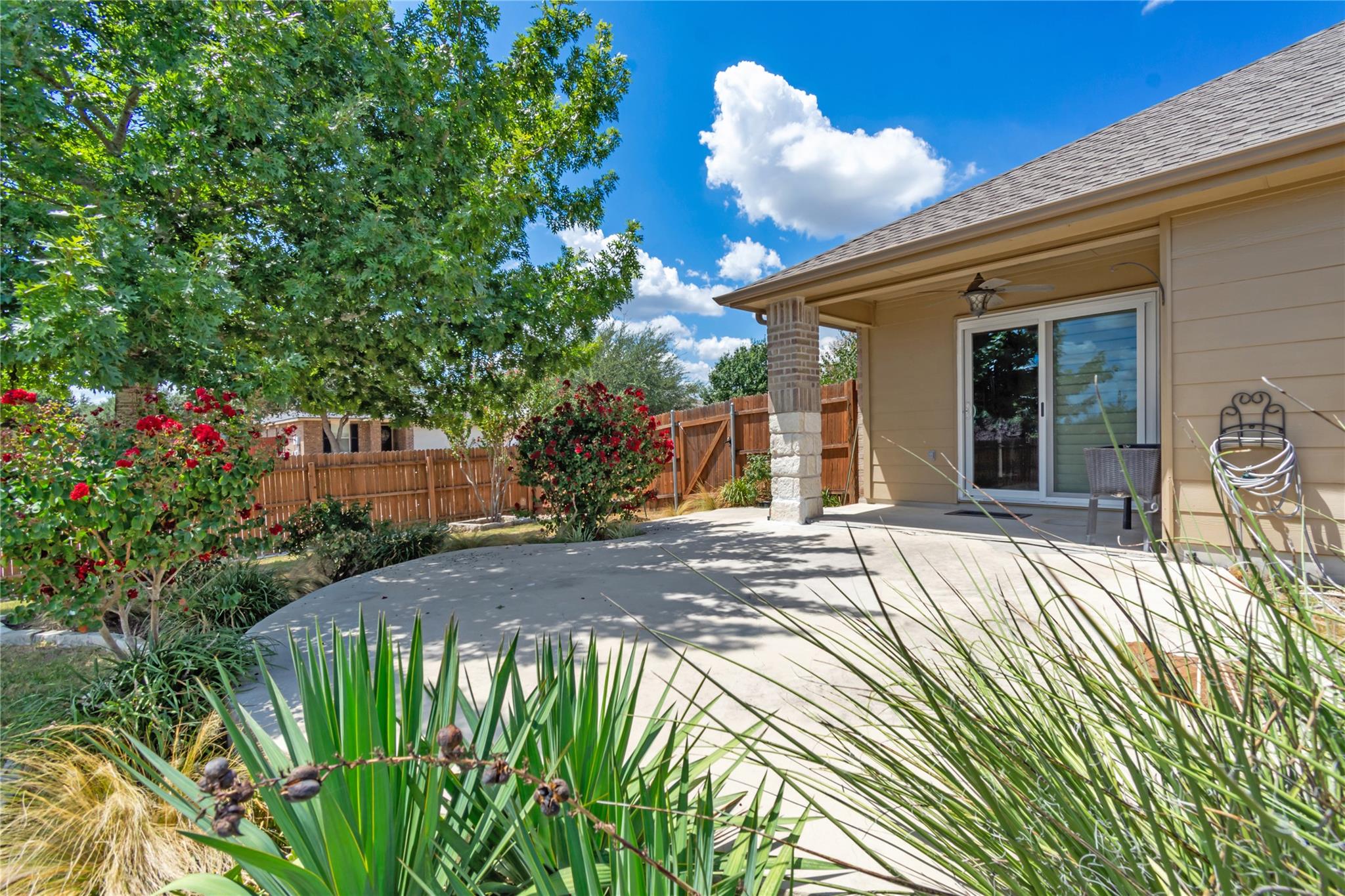 112 Willow Leaf LN, Buda, TX 78610