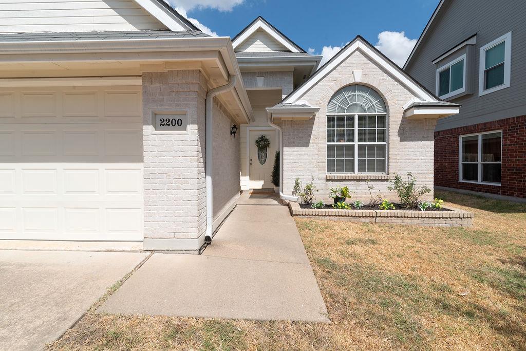 2200 Grove DR, Round Rock, TX 78681