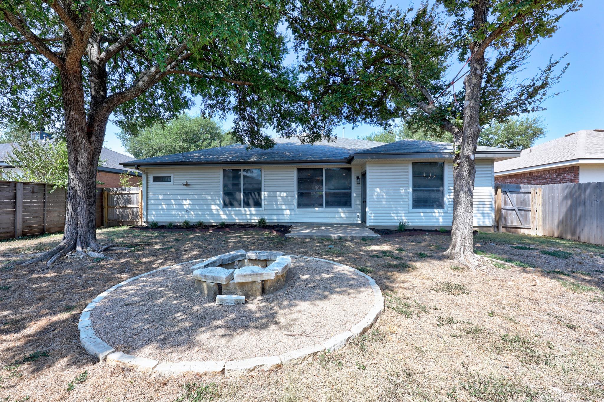 2322 Loquat LN, Round Rock, TX 78664
