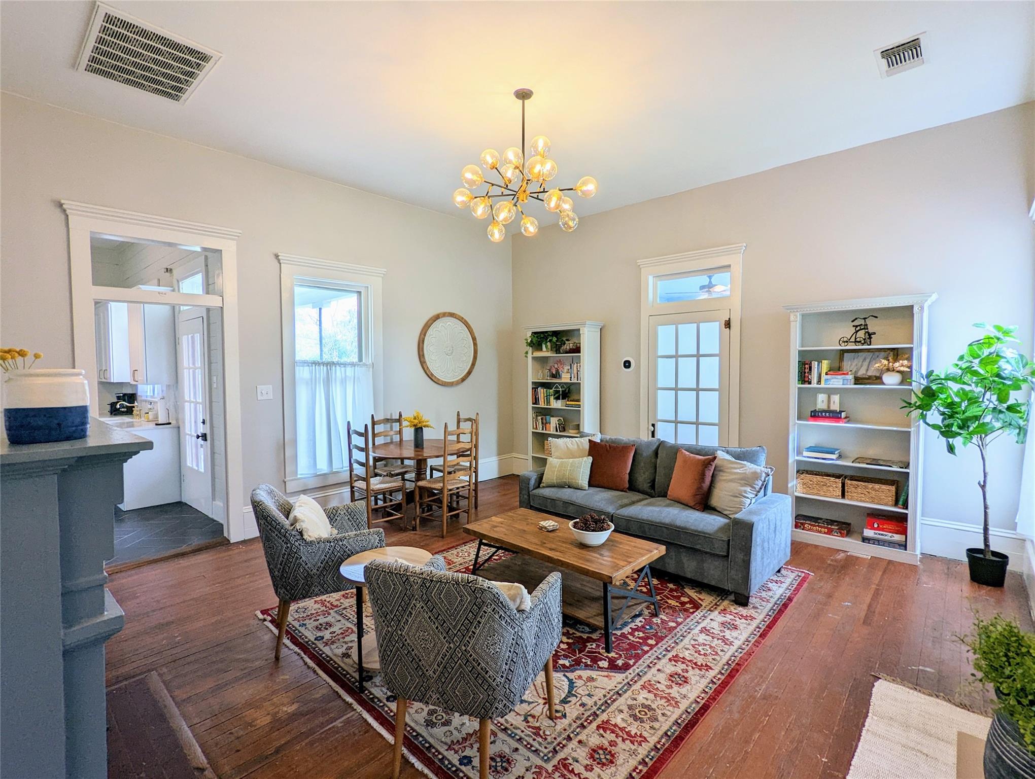515 E 8th ST, Georgetown, TX 78626