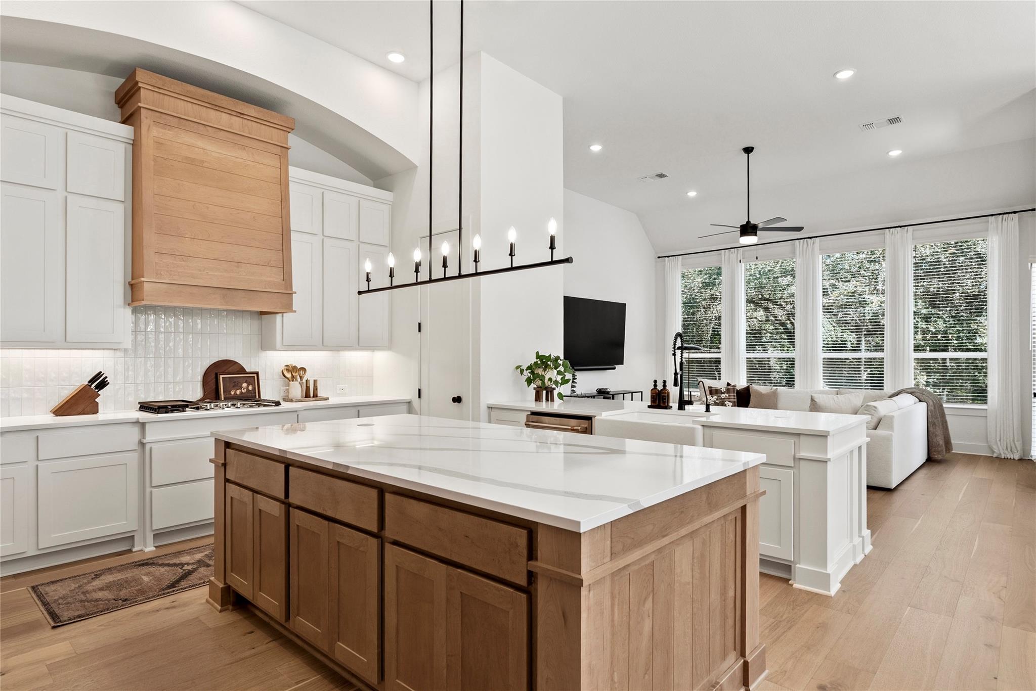 384 Leaning Rock RDG, Austin, TX 78737