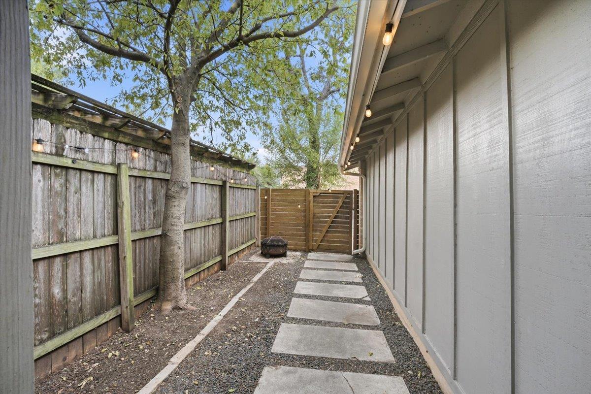 6713 West Gate BLVD #A, Austin, TX 78745