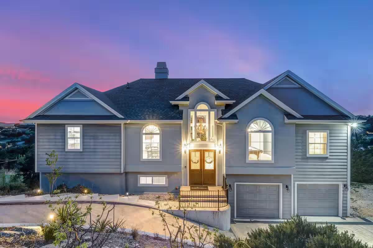 3300 Constitution DR, Lago Vista, TX 78645