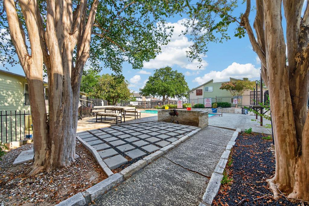 2124 Burton DR #133, Austin, TX 78741