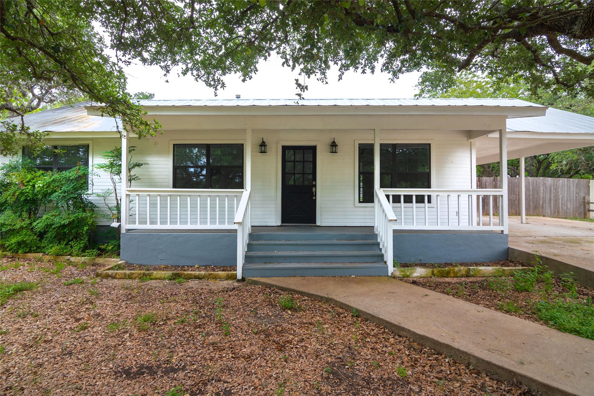 1400 Lazy Creek LN, Blanco, TX 78606