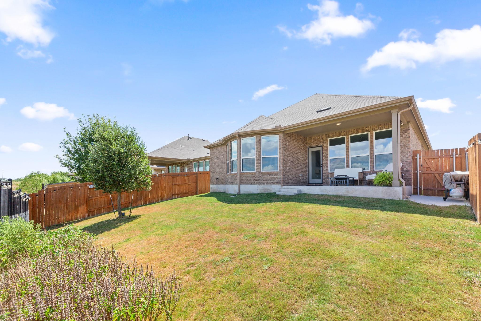 304 Sweetleaf DR, Buda, TX 78610