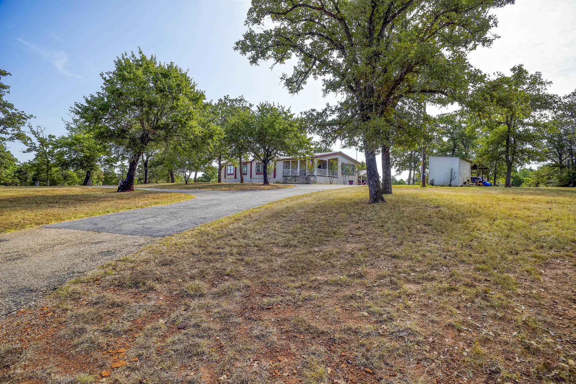 123 Split Oak RD, Smithville, TX 78957