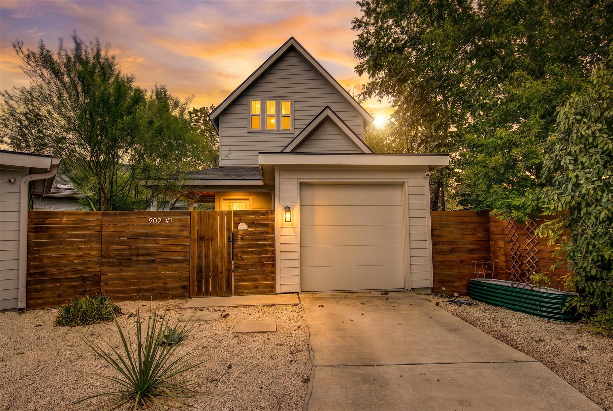 902 Plateau CIR #1, Austin, TX 78745