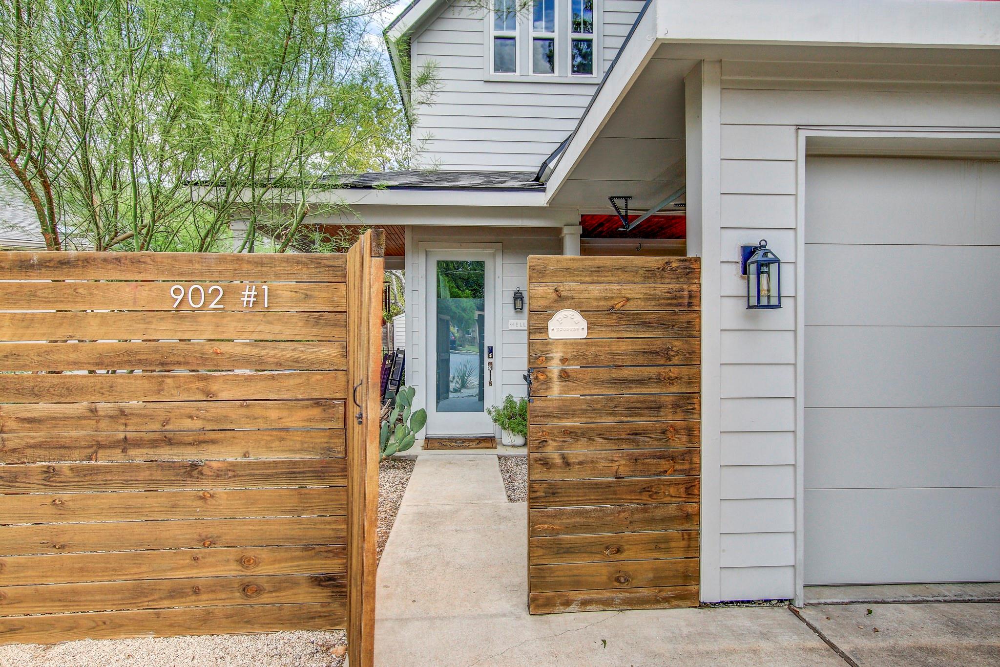 902 Plateau CIR #1, Austin, TX 78745