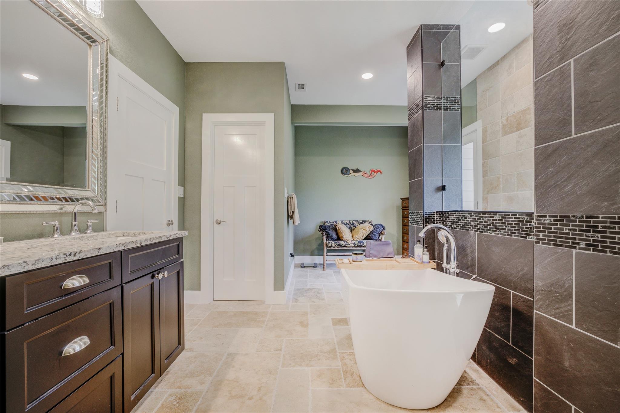 7917 Forest View DR, Austin, TX 78737