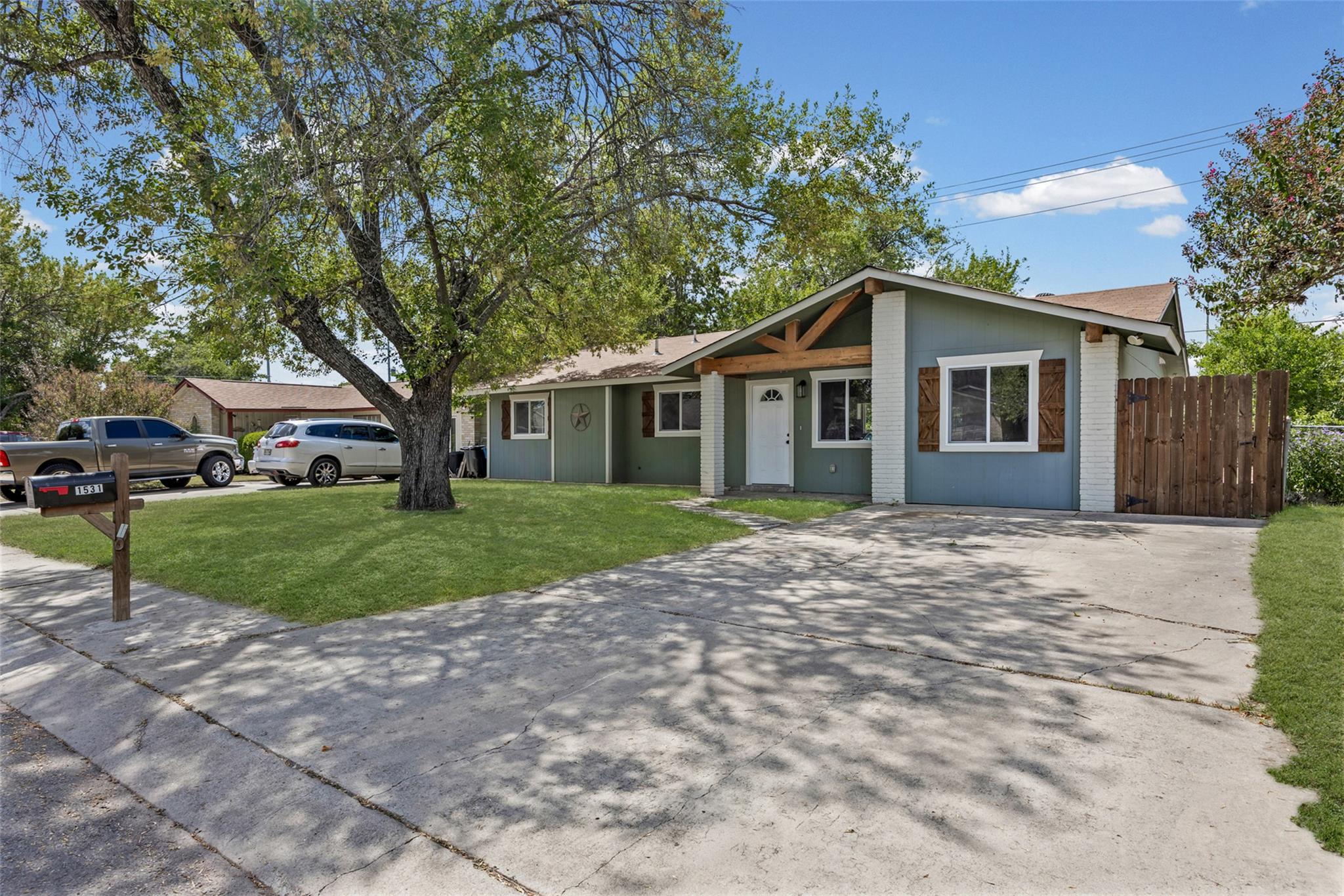 1531 Lahn RD, New Braunfels, TX 78130