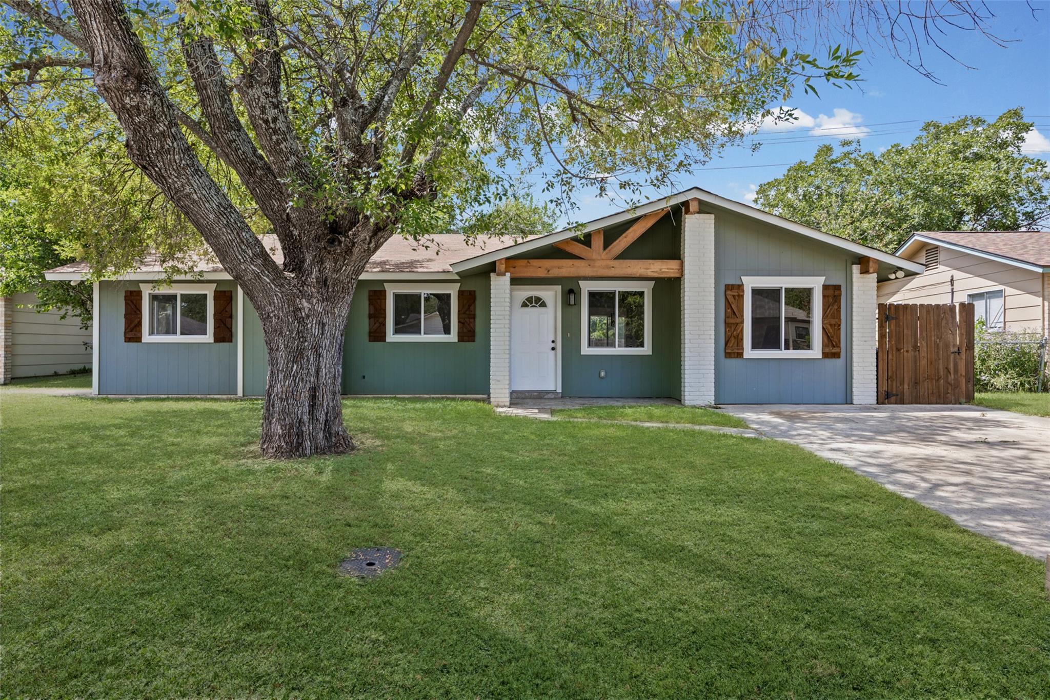 1531 Lahn RD, New Braunfels, TX 78130