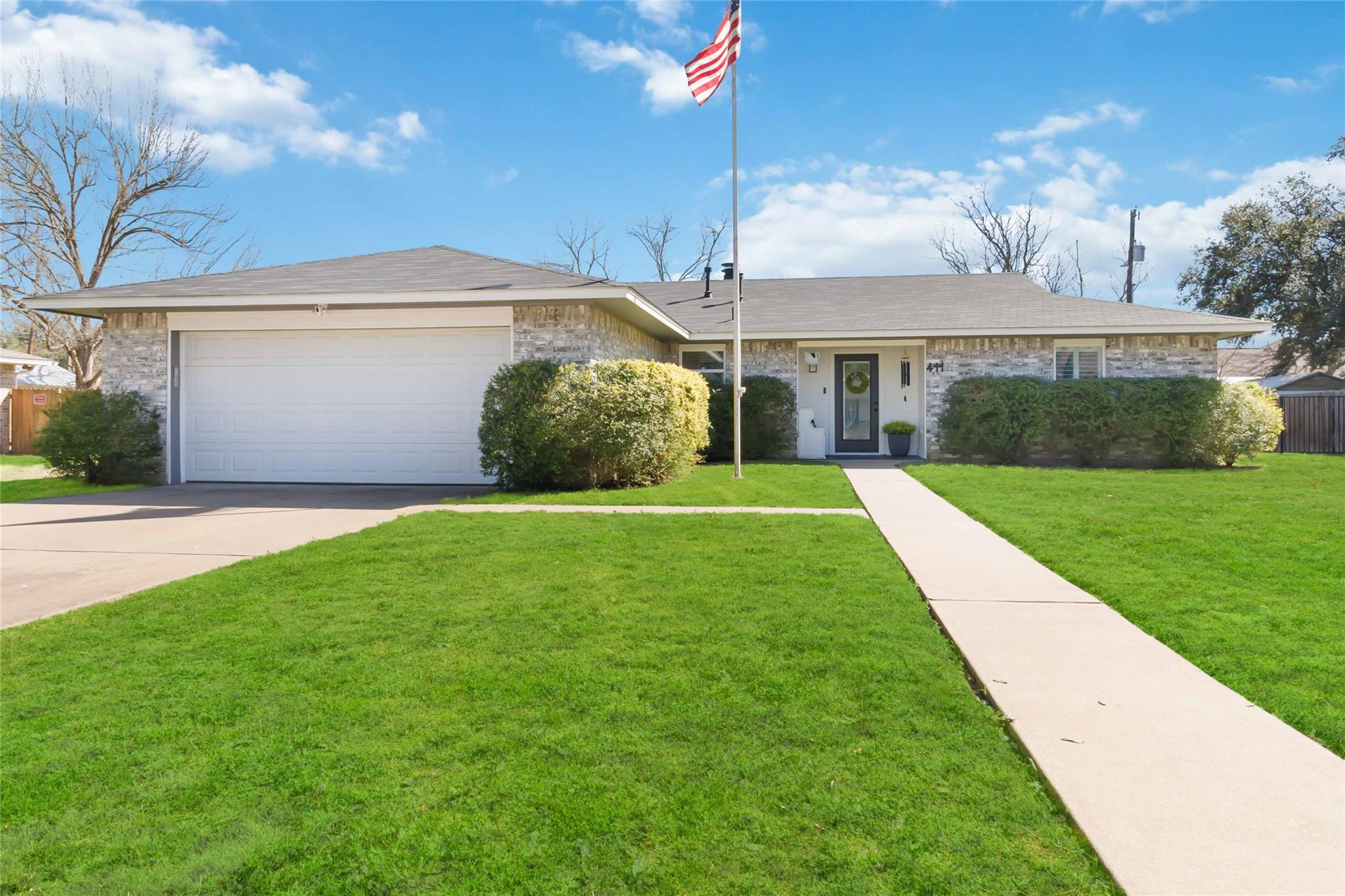 411 Oak ST, Bastrop, TX 78602