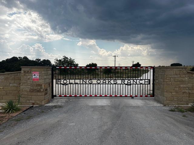 201 W Rolling Oaks DR, Goldthwaite, TX 78644