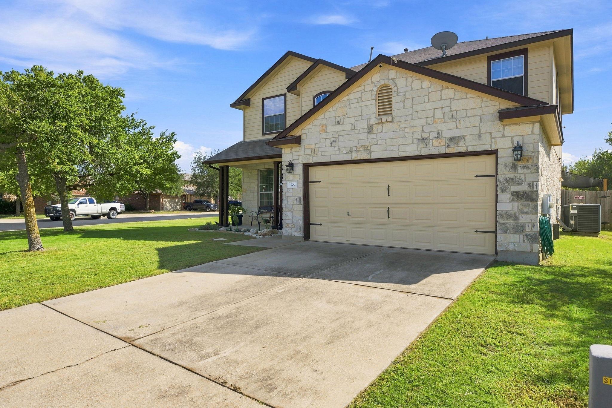 100 Wild Cat DR, Bastrop, TX 78602