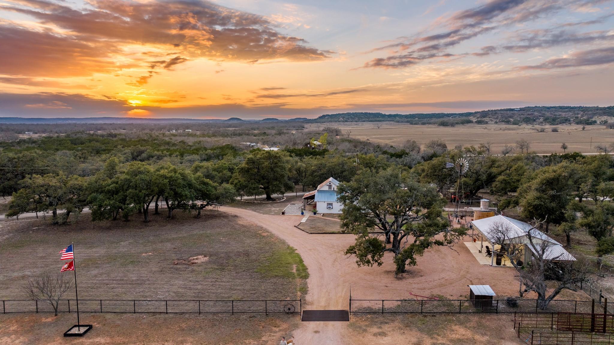888 Dietrich RD, Fredericksburg, TX 78624