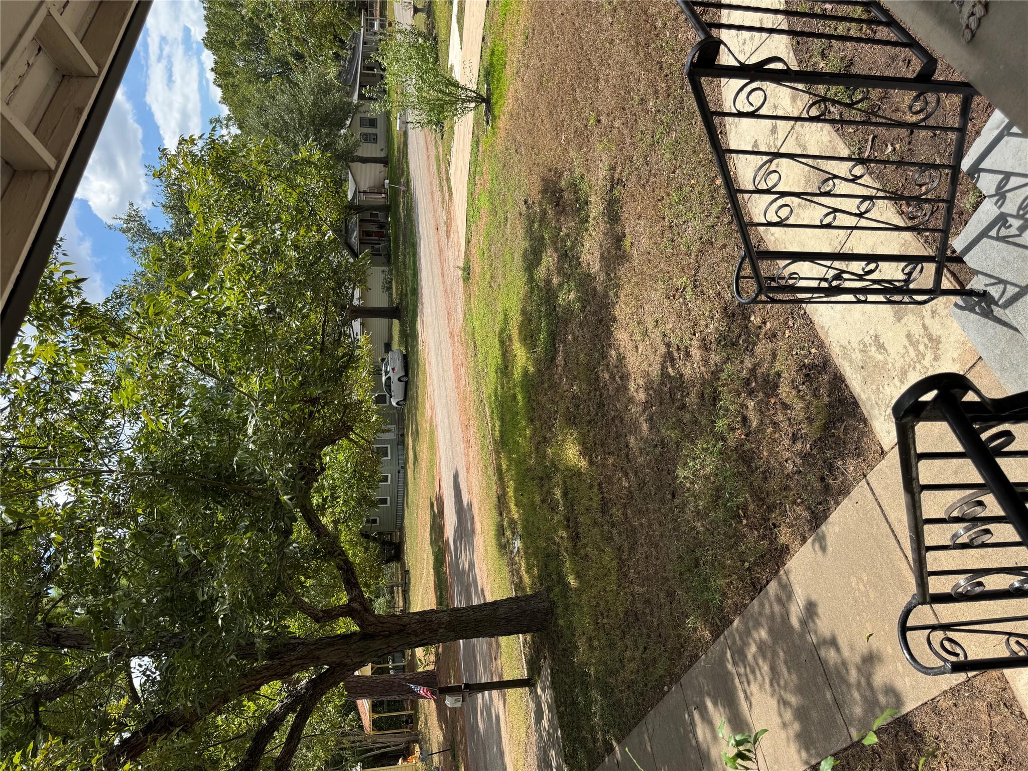 509 Whitehead ST, Smithville, TX 78957