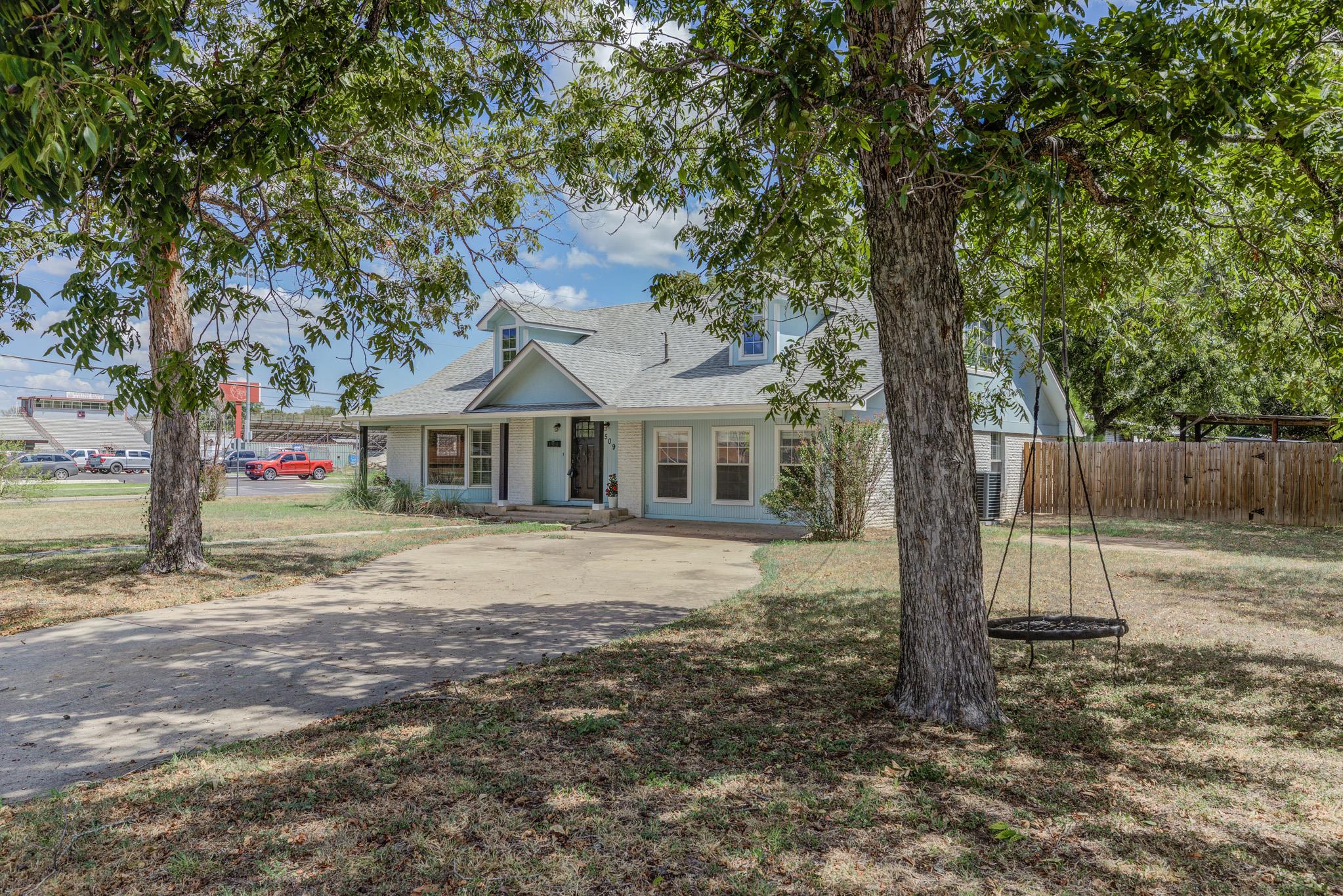 1509 SW Hill ST, Bastrop, TX 78602