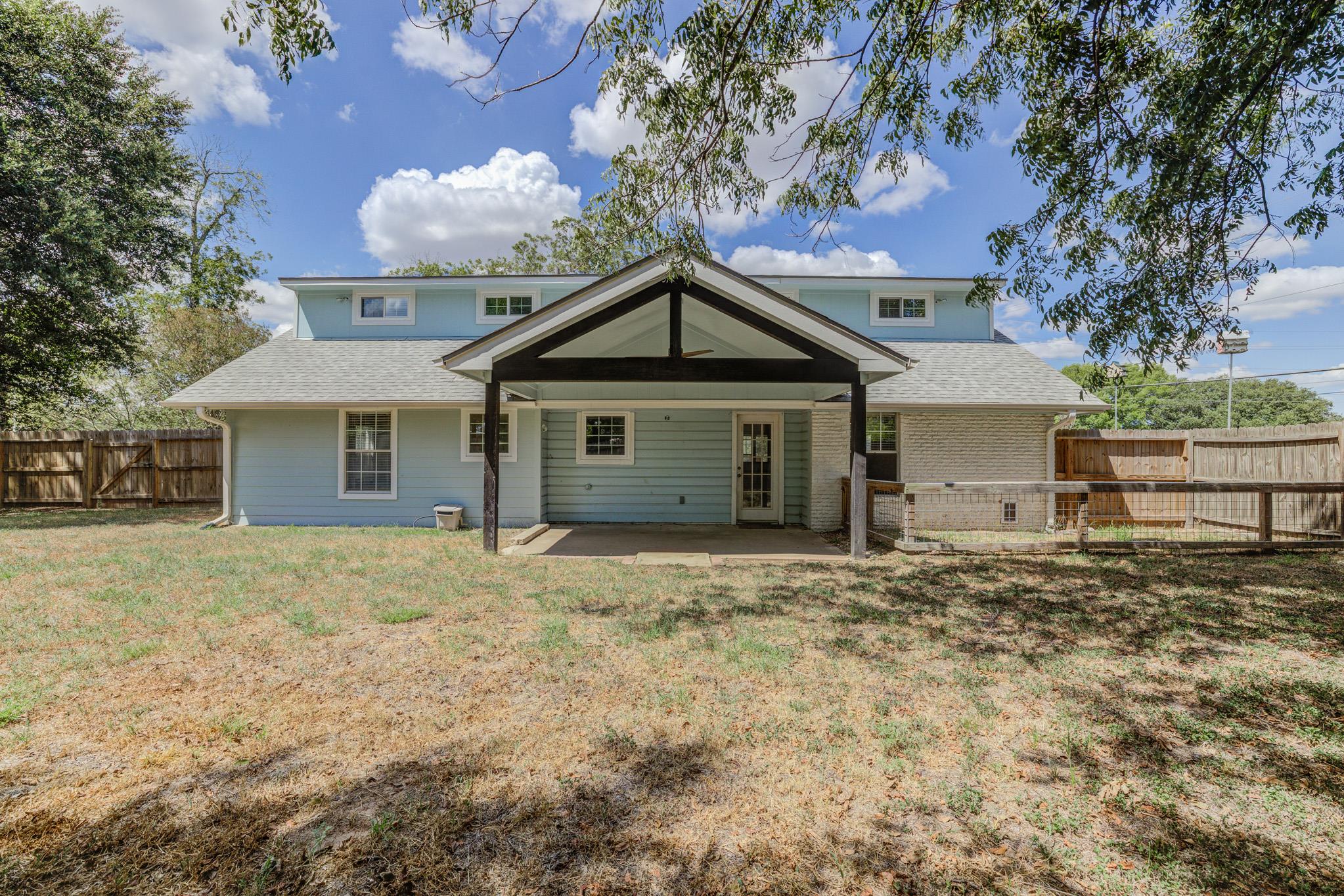 1509 SW Hill ST, Bastrop, TX 78602