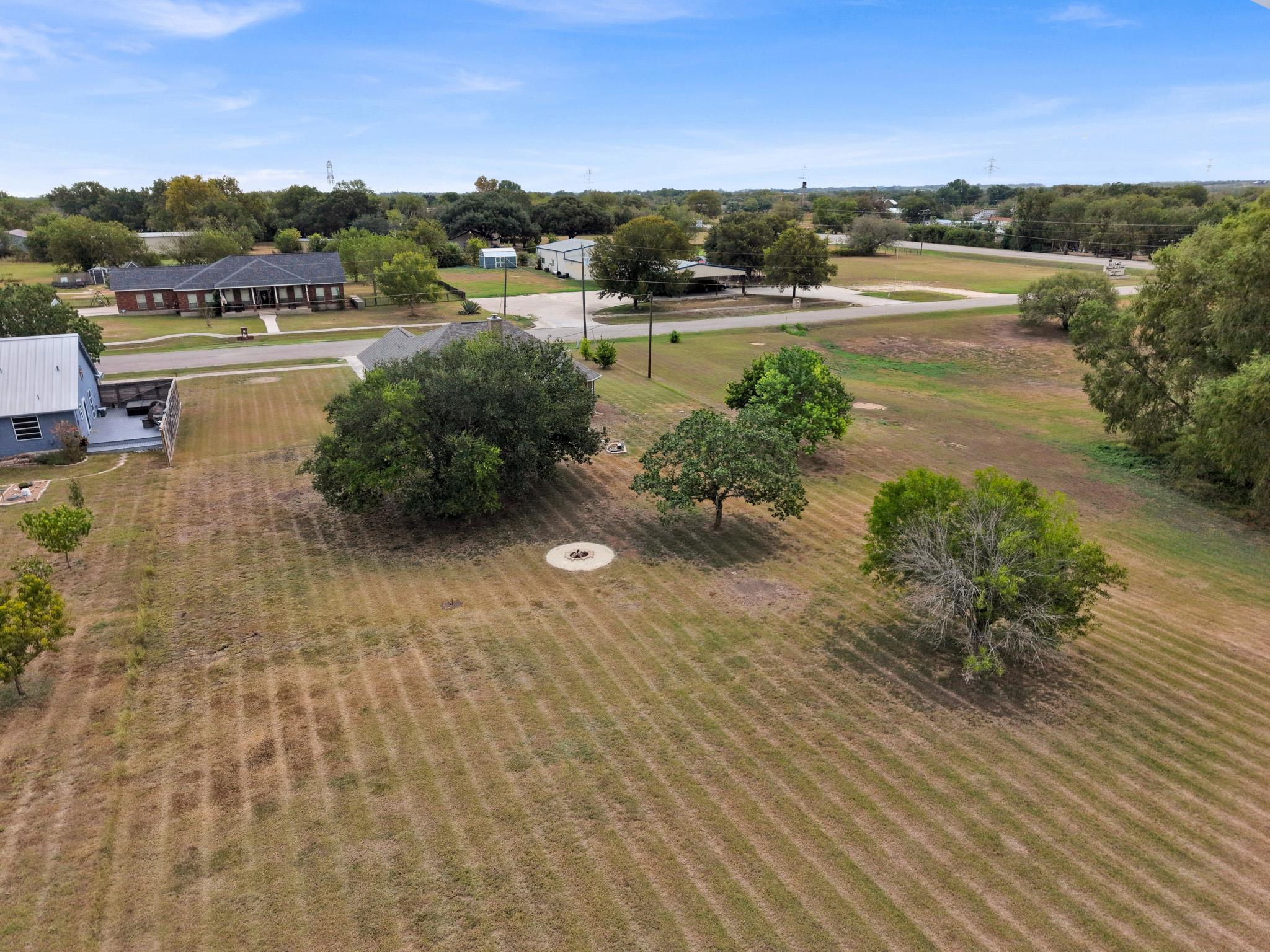84 Thomas DR, Martindale, TX 78655