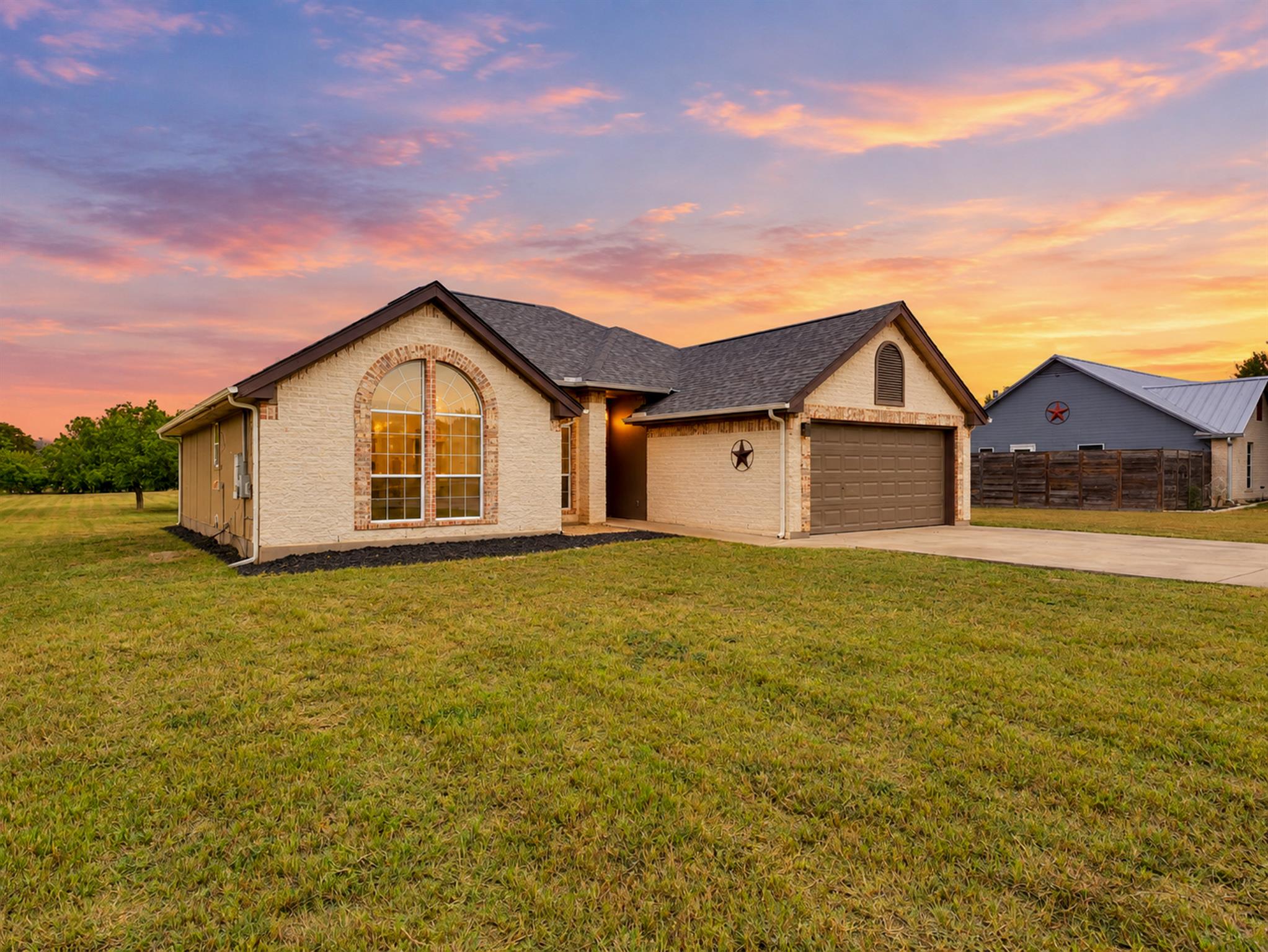 84 Thomas DR, Martindale, TX 78655