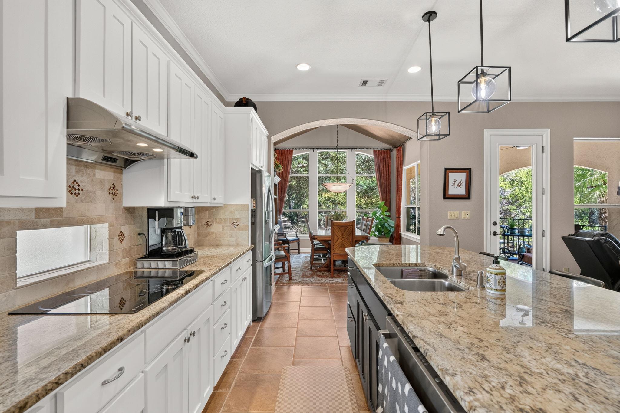 16 Swiftwater TRL, The Hills, TX 78738