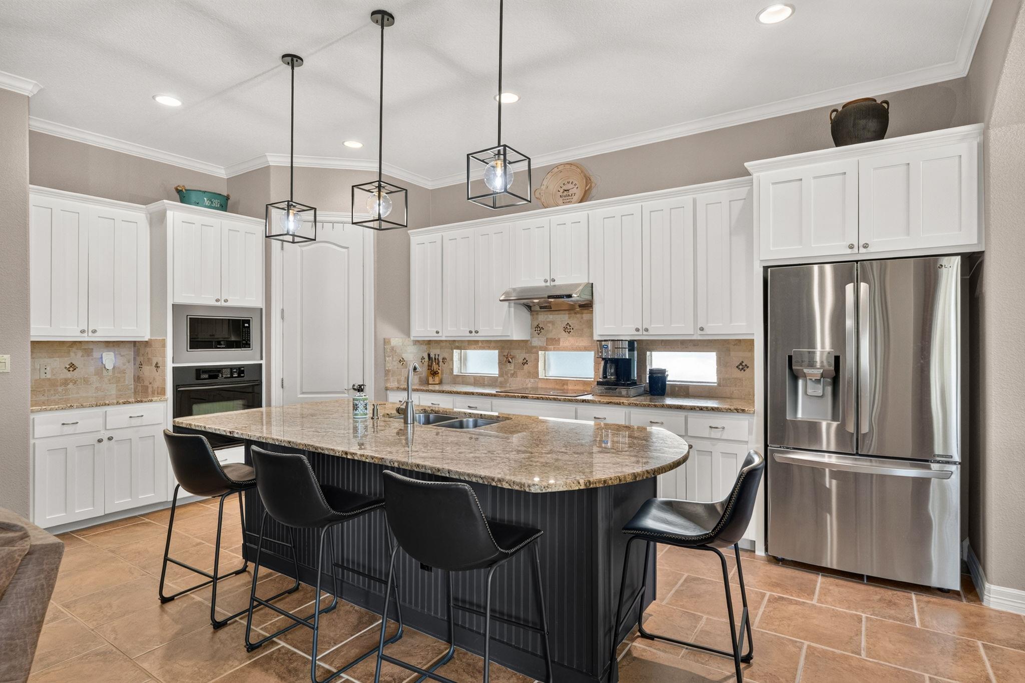 16 Swiftwater TRL, The Hills, TX 78738