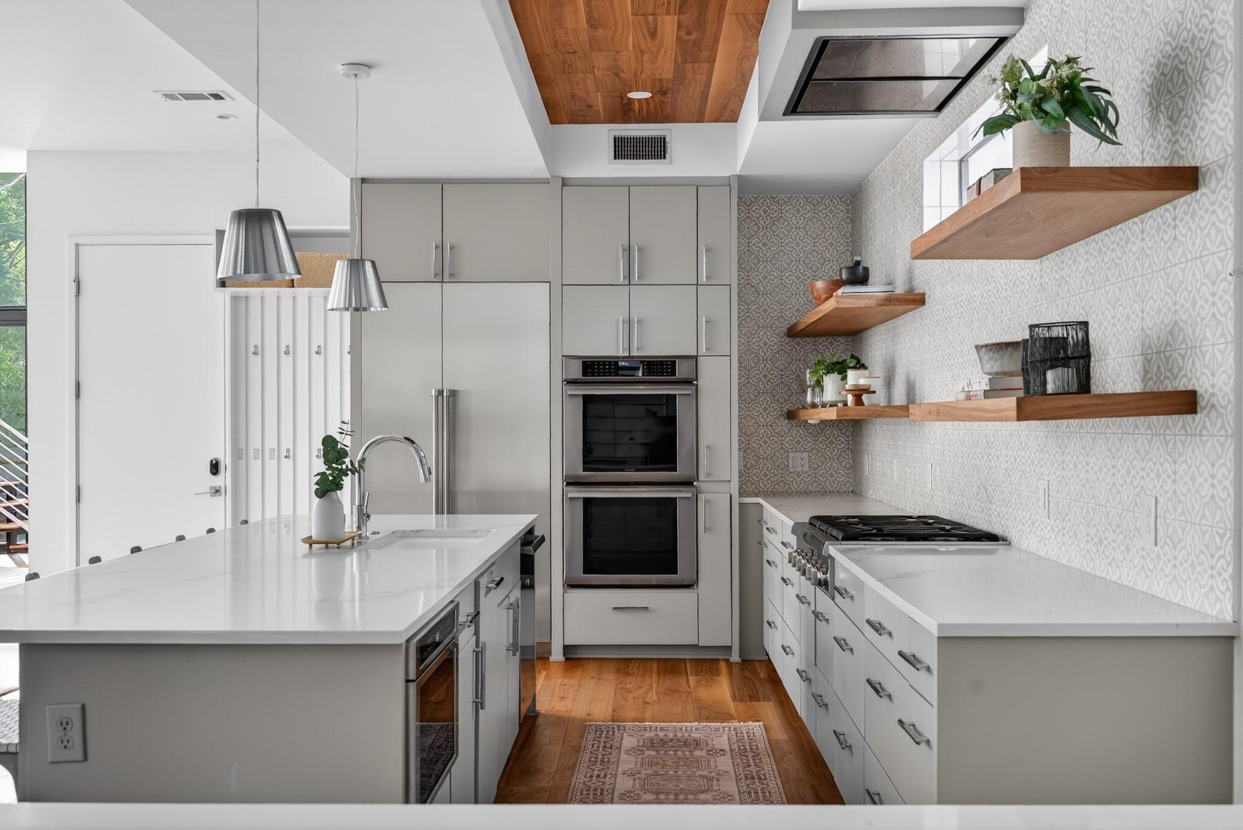 1605 Chelsea LN, Austin, TX 78704