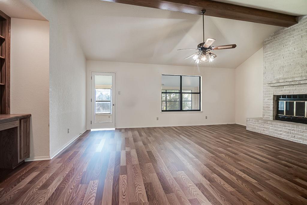 208 Edgewood DR, Fredericksburg, TX 78624