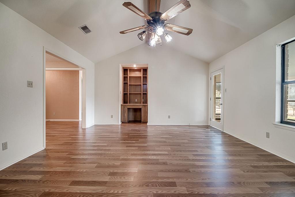 208 Edgewood DR, Fredericksburg, TX 78624