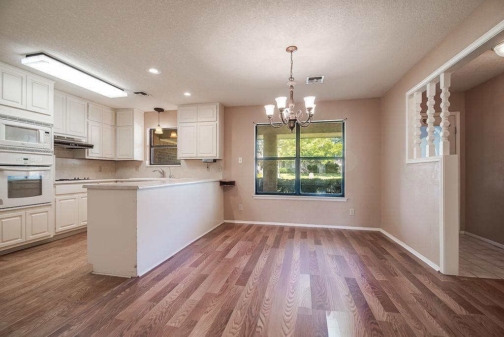 208 Edgewood DR, Fredericksburg, TX 78624