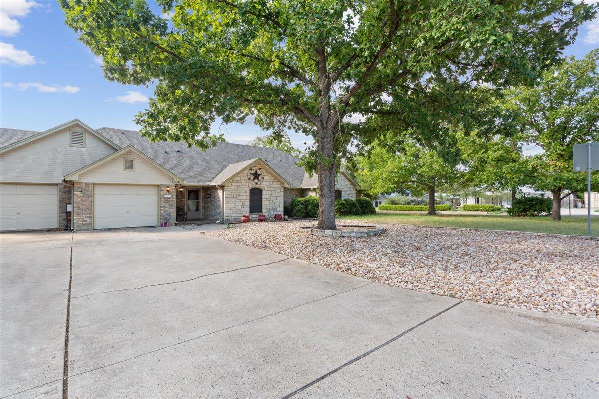 1006 W North Ave, Lampasas, TX 76550