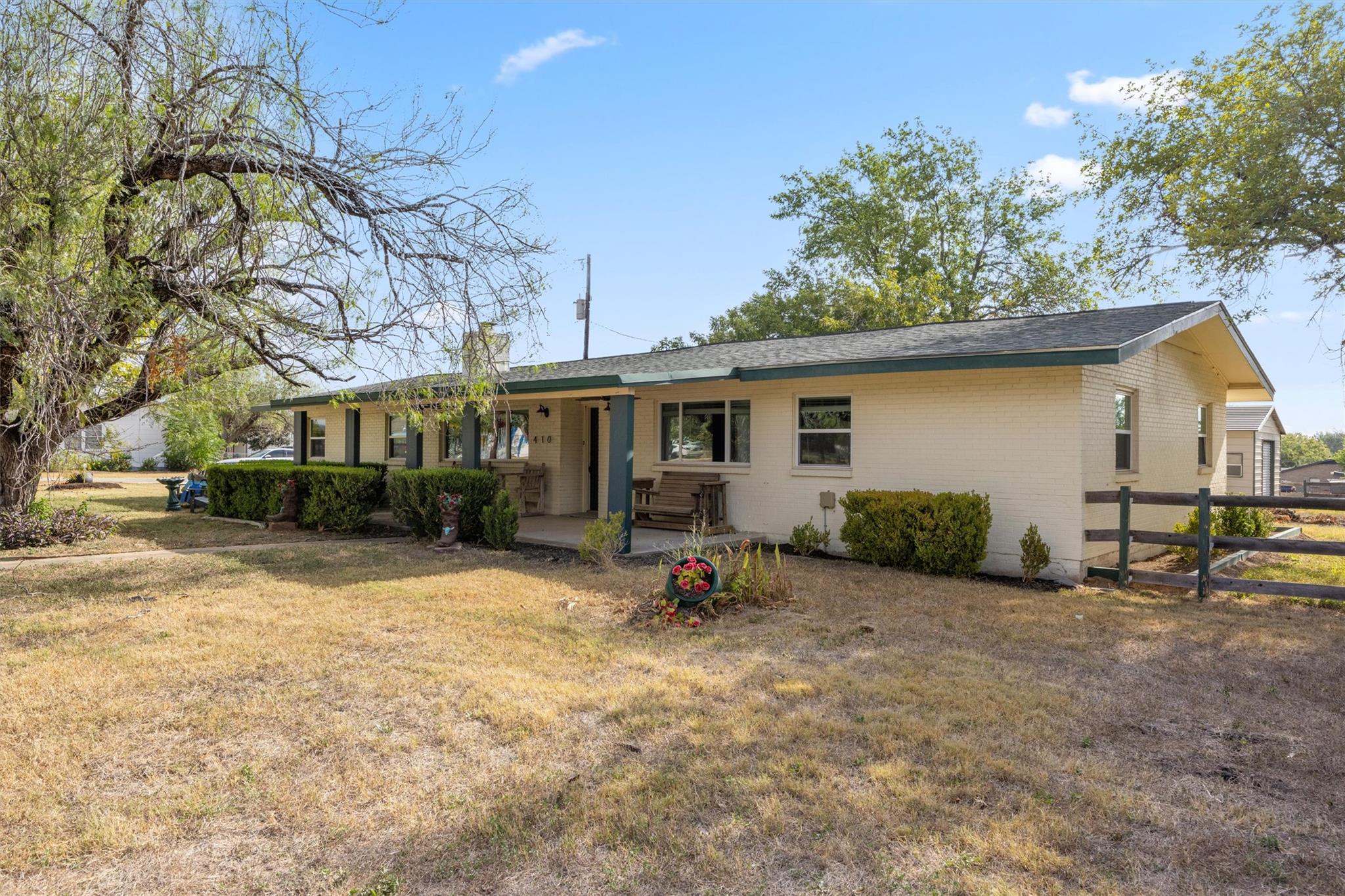 410 N Burnet ST, Manor, TX 78653