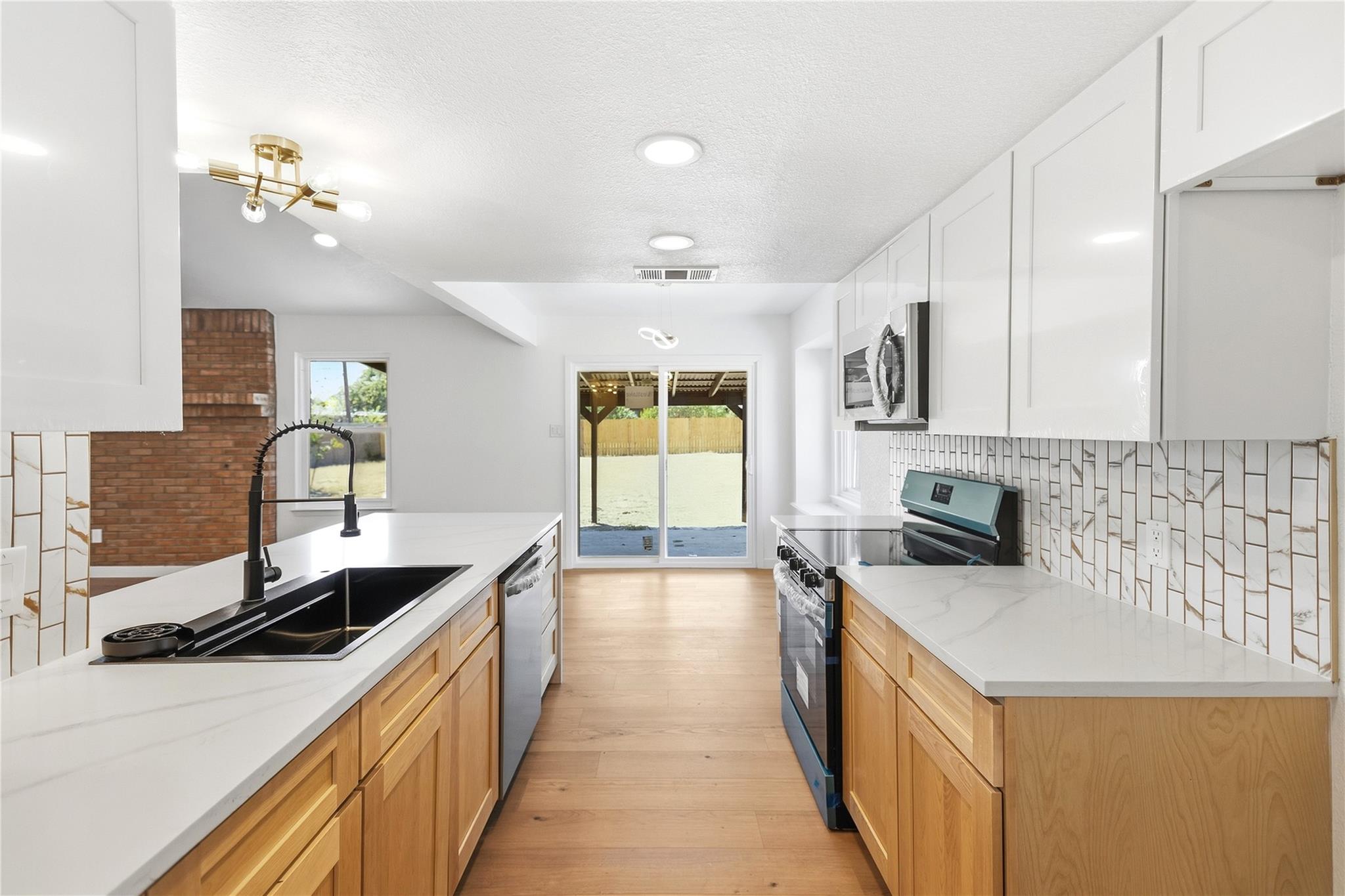 1903 S West DR, Leander, TX 78641