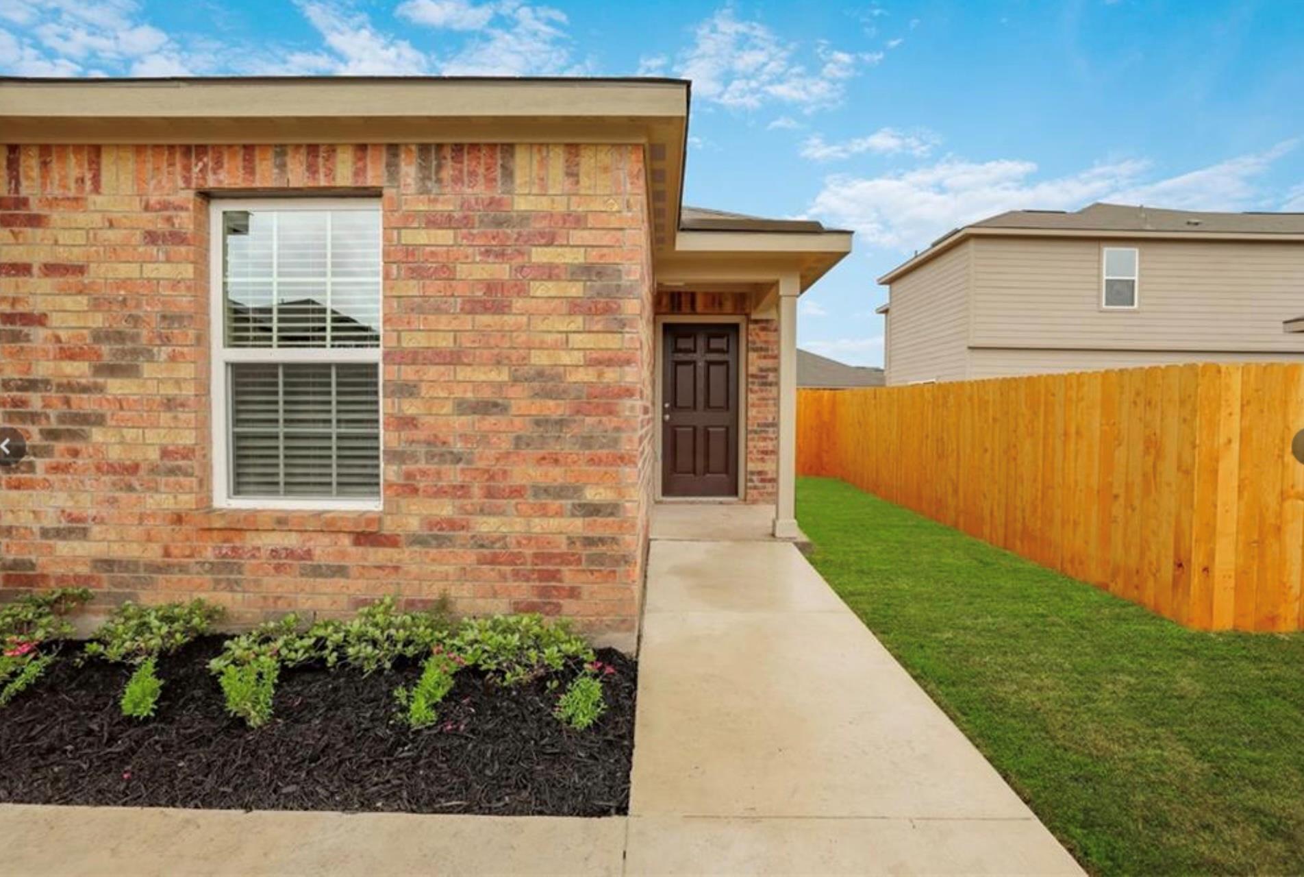 301 Crescent Park DR, Jarrell, TX 76537