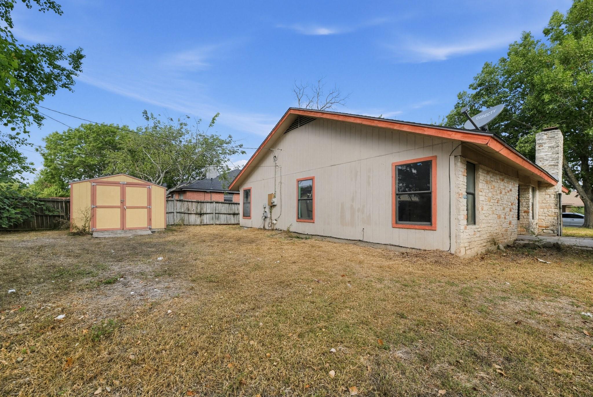 1805 Cedarlawn ST, Taylor, TX 76574