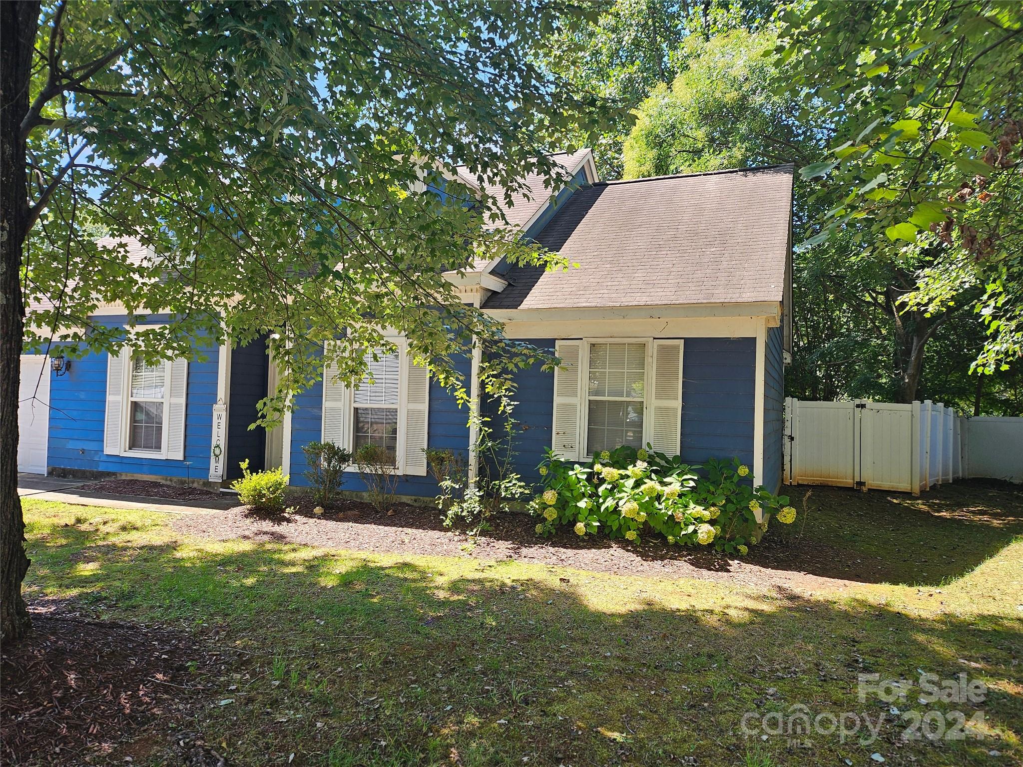5720 Ebley Ln, Charlotte, NC 28227