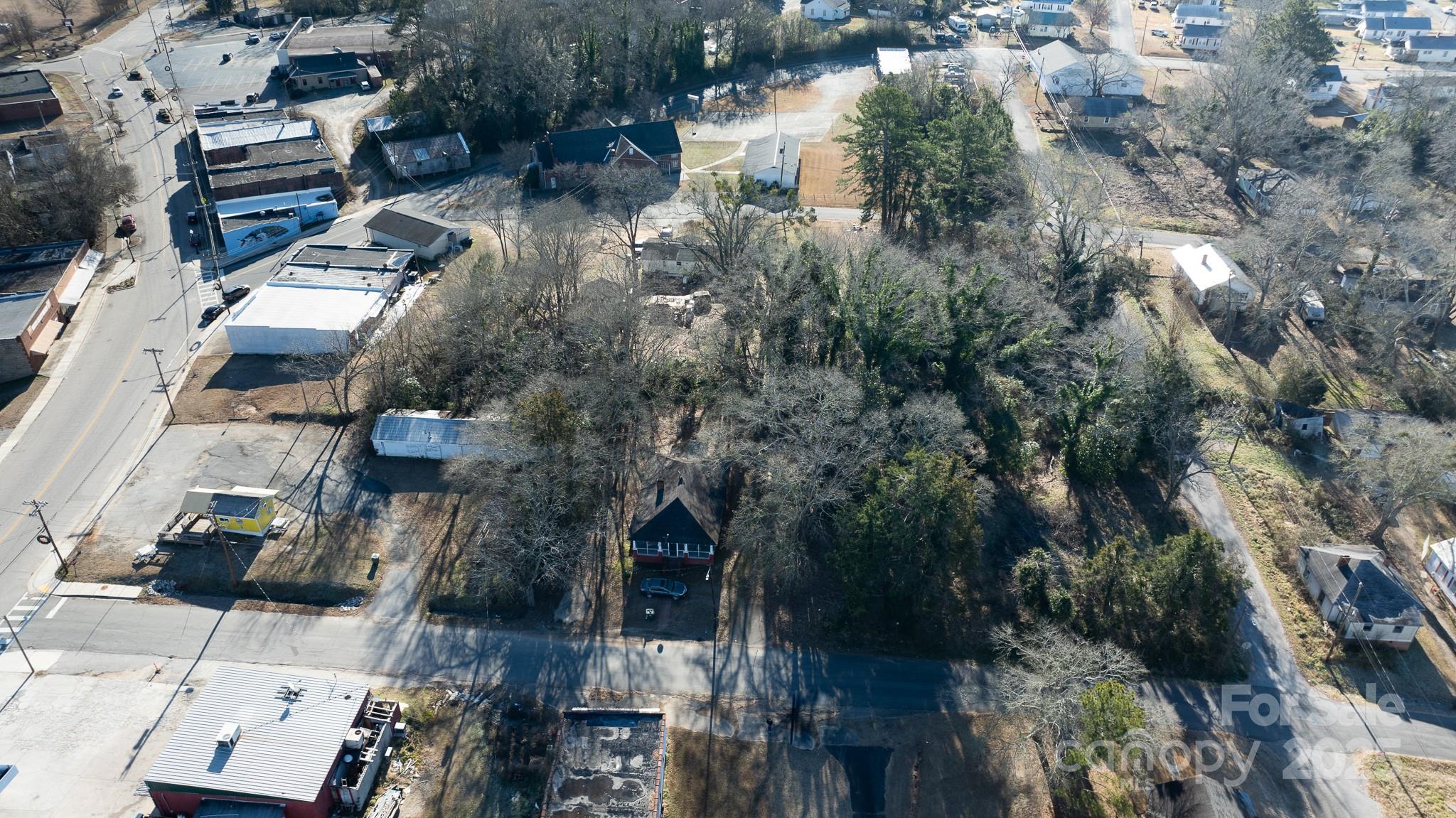 1 Catawba Ave, Great Falls, SC 29055