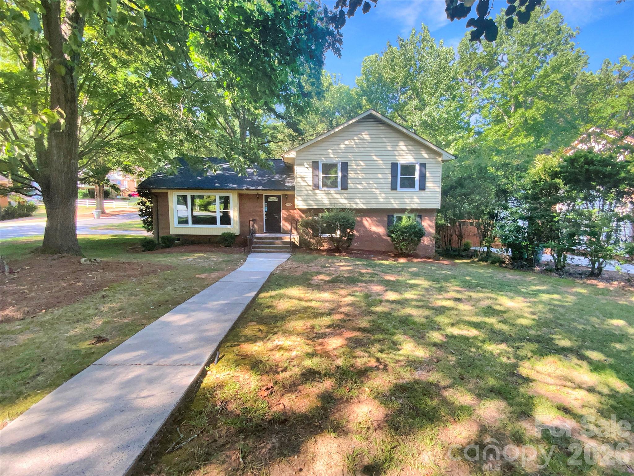 7401 Limerick Dr, Charlotte, NC 28270